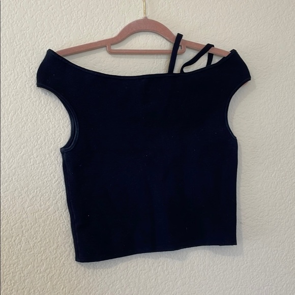Cropped over the shoulder top - Picture 3 of 3